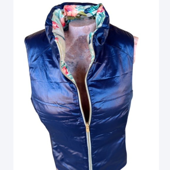 Women's Reversible Navy/Floral Puffer Vest with Pockets (S-M) - Picture 4 of 10